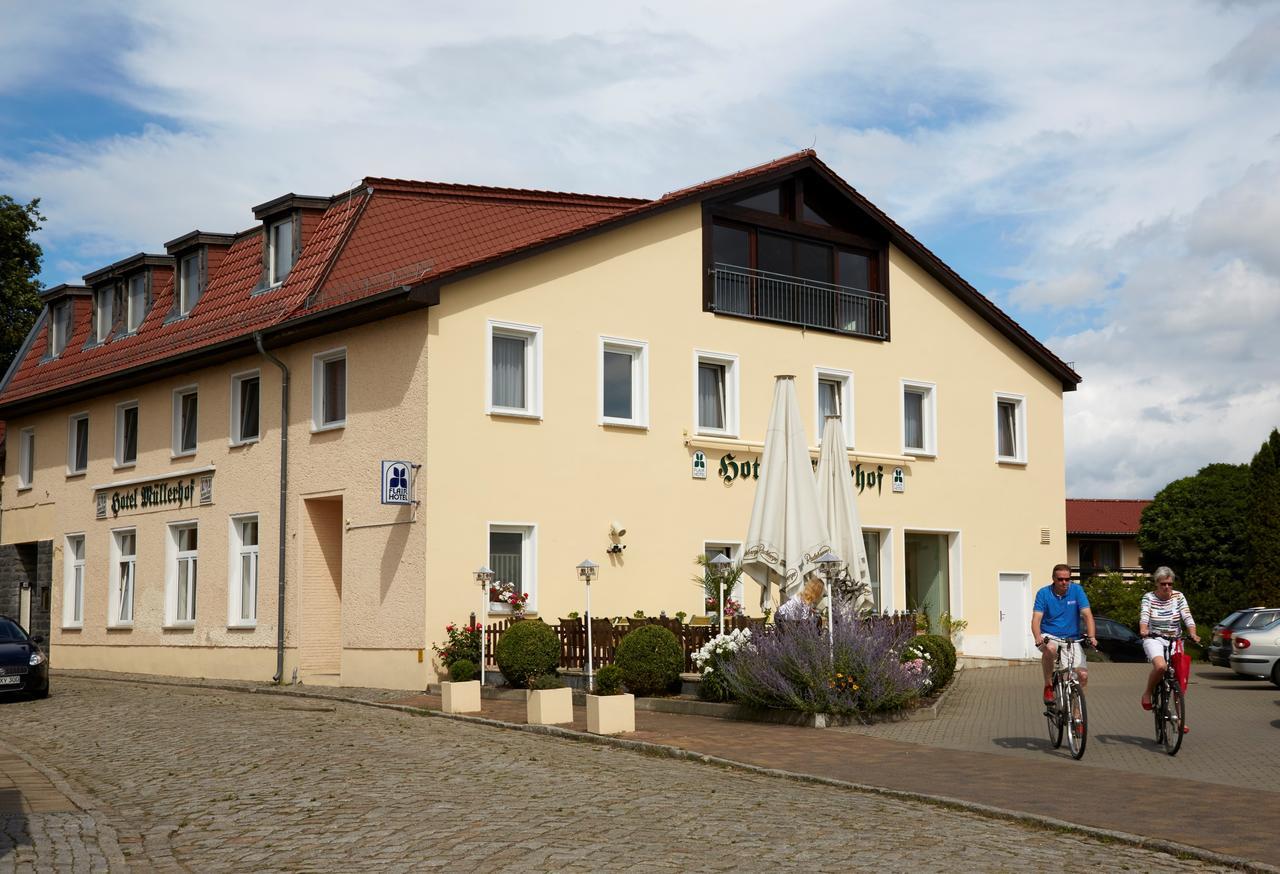 Bed & Breakfast Hotel Muellerhof คาพุท ภายนอก รูปภาพ